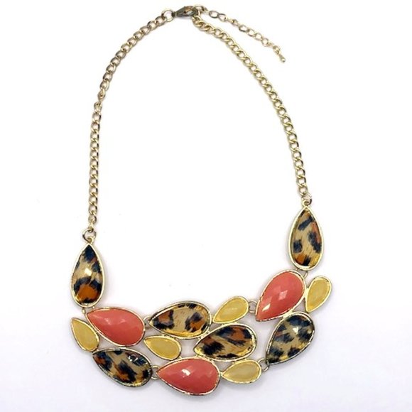 vintage Jewelry - Pretty gold tone cluster teardrop statement bib necklace